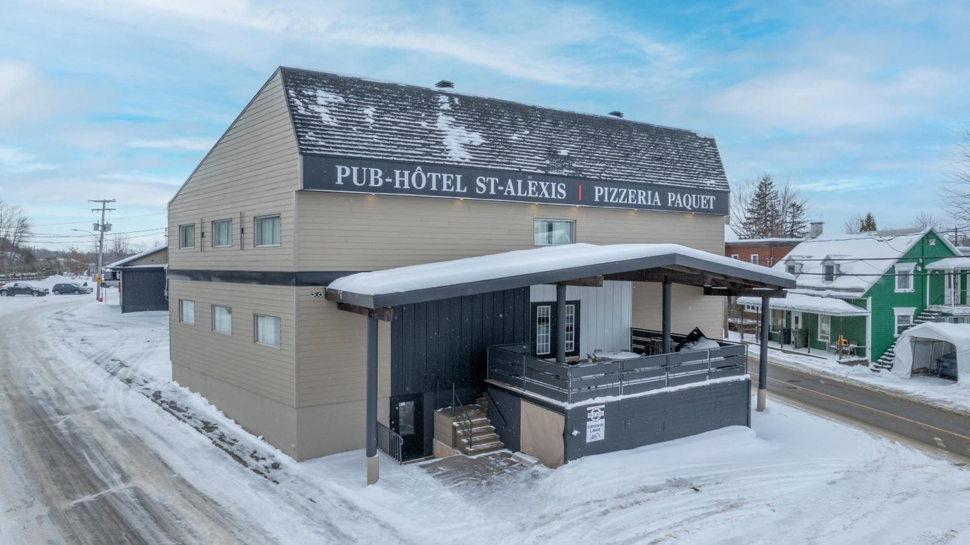 Hotel St-Alexis Saint-Raymond Bagian luar foto