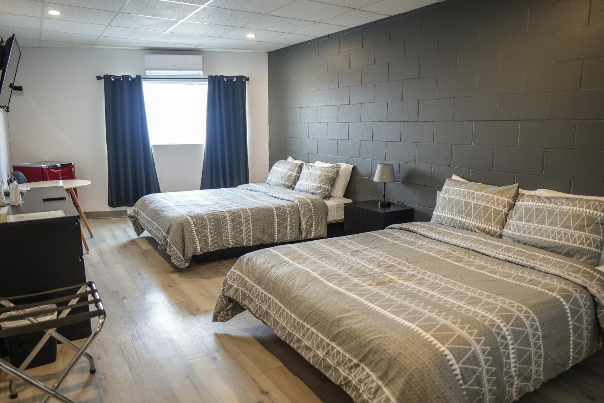 Hotel St-Alexis Saint-Raymond Bagian luar foto