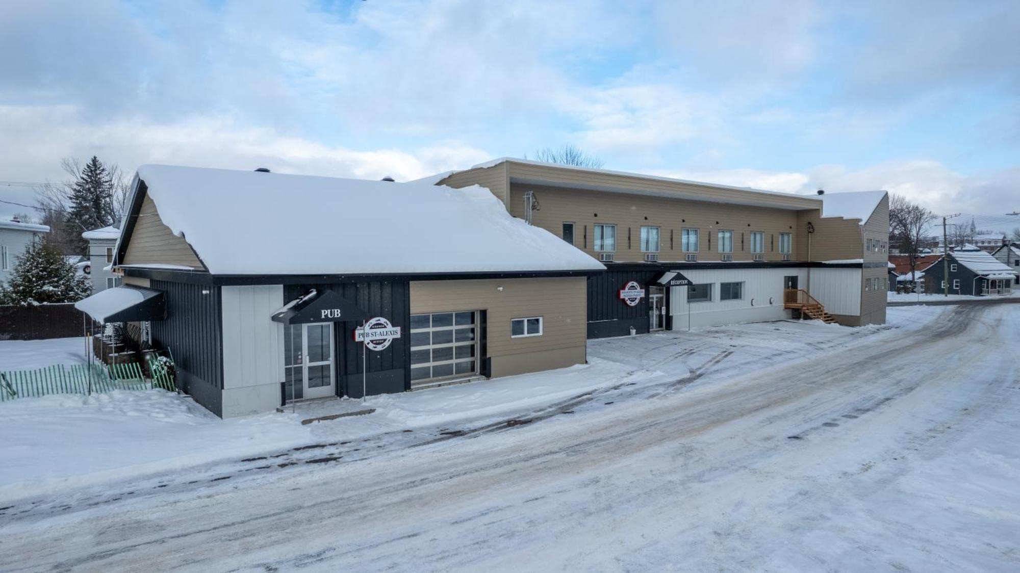 Hotel St-Alexis Saint-Raymond Bagian luar foto